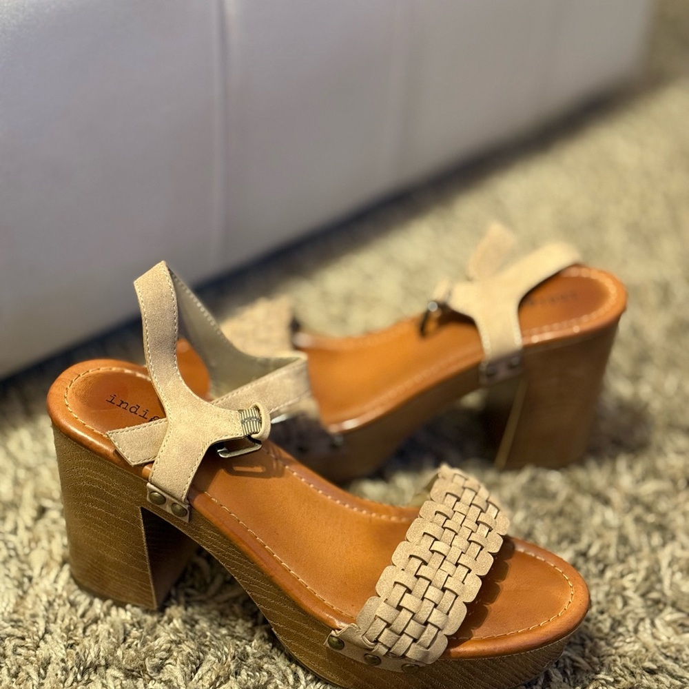 Indigo Tan Platform Shoes with Chunky Heel and Woven Strap